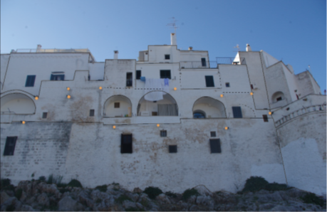 Architettura e caratteristiche del rione “Terra” di Ostuni